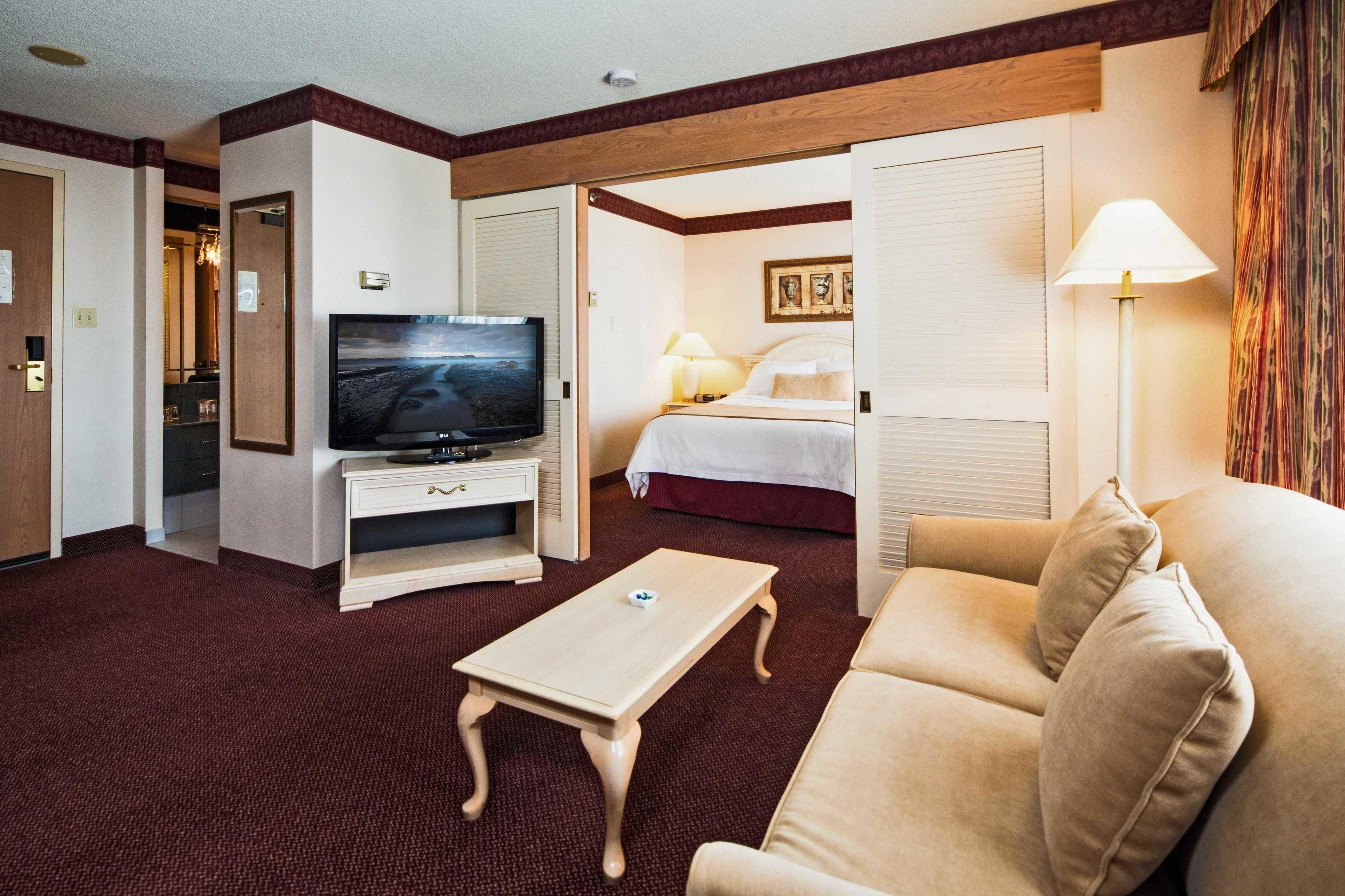 HOTEL DELTA MARKHAM | ⋆⋆⋆ | CANADA | SEASON DEALS FROM $109